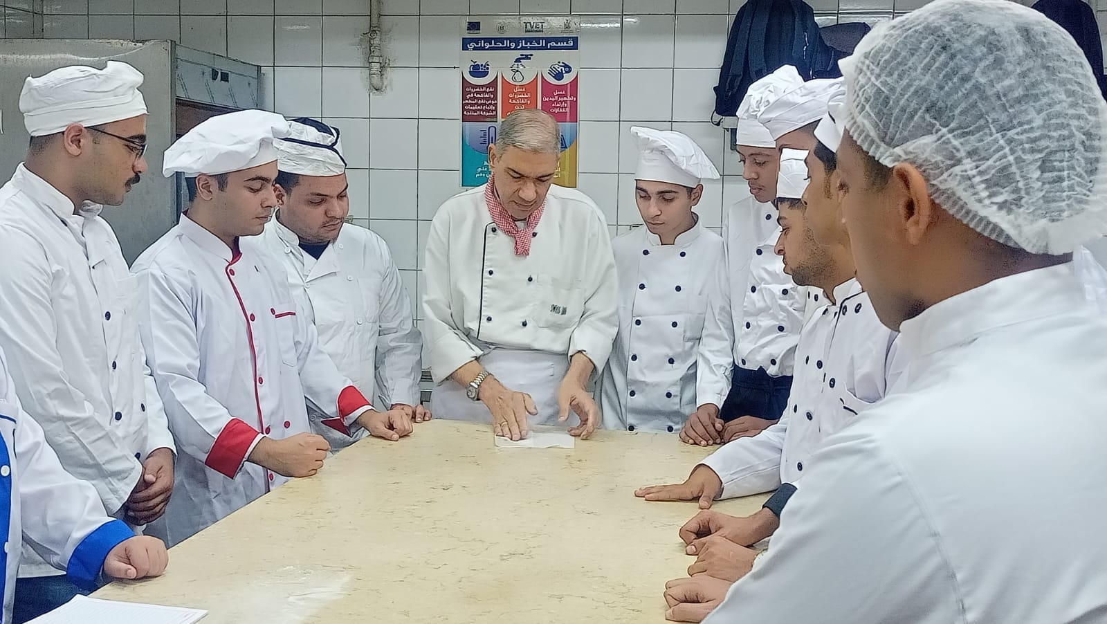 برنامج إدارة الضيافة تخصص (إدارة الفنادق - إدارة فنون الطهى الفندقى)